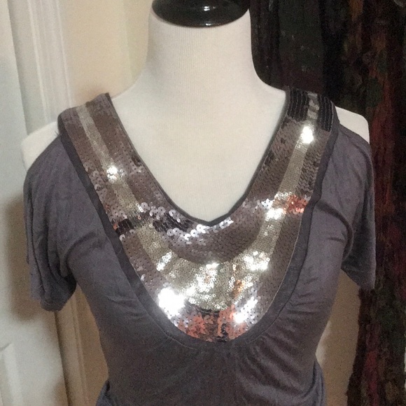 Cold shoulder top - Picture 3 of 4
